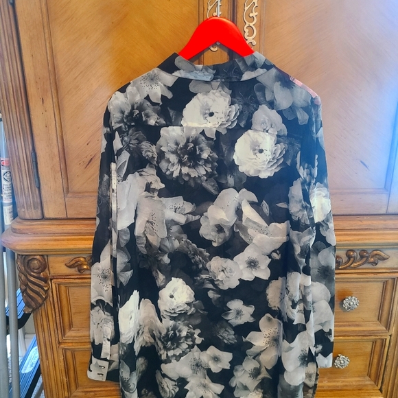 Calvin Klein Long Sheer Floral Blouse - Picture 2 of 4